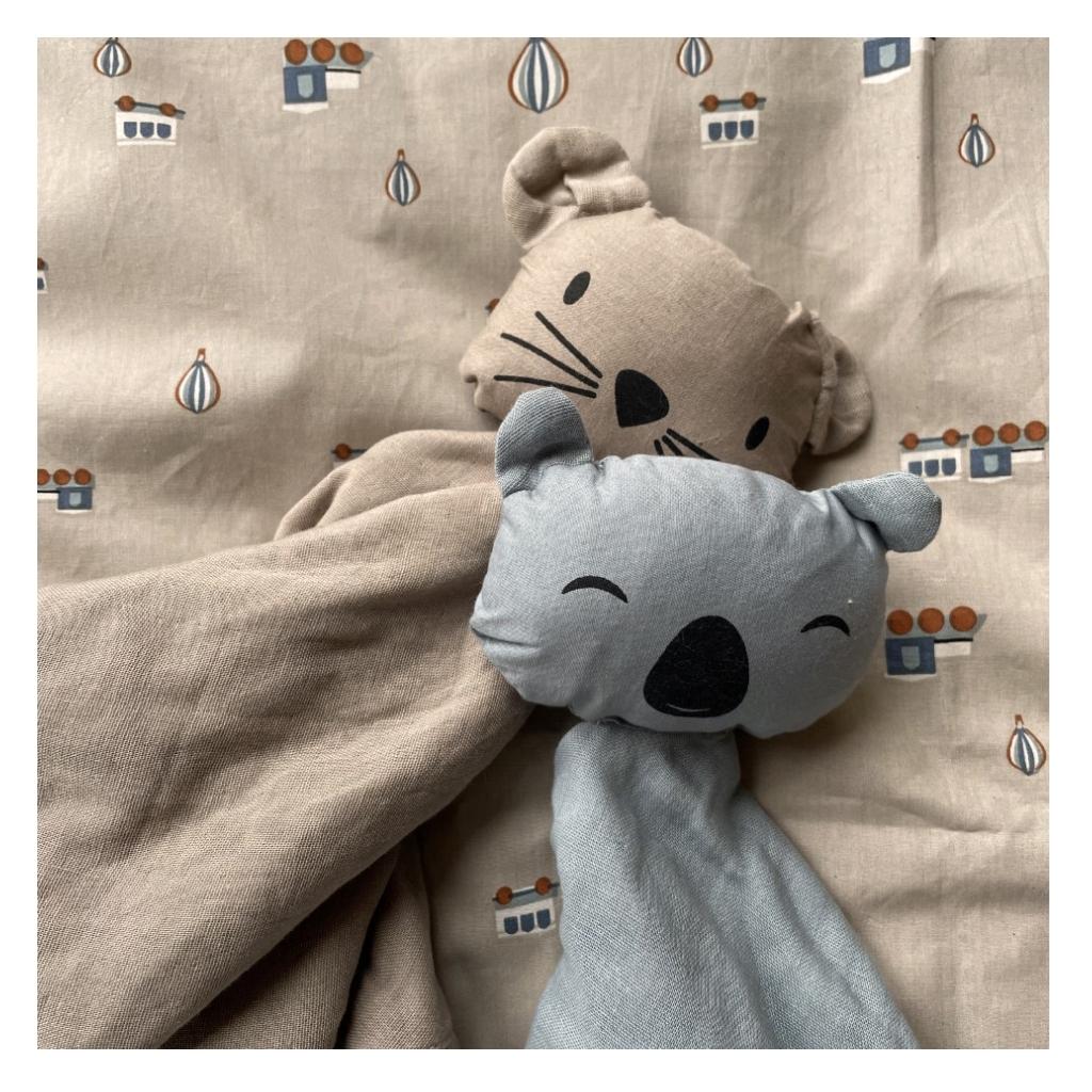 Nuuroo Arie hugging cloth - Cobblestone mouse