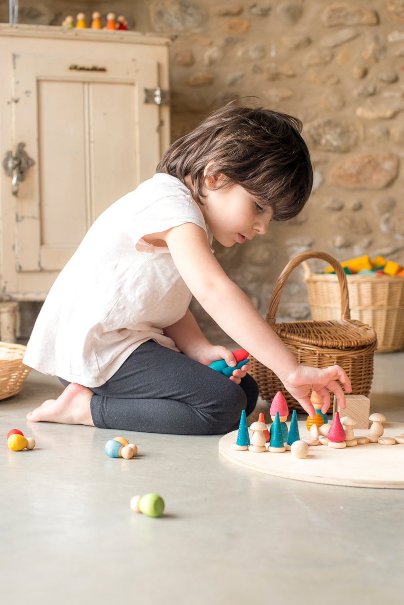 Wooden Nins Tomten play set