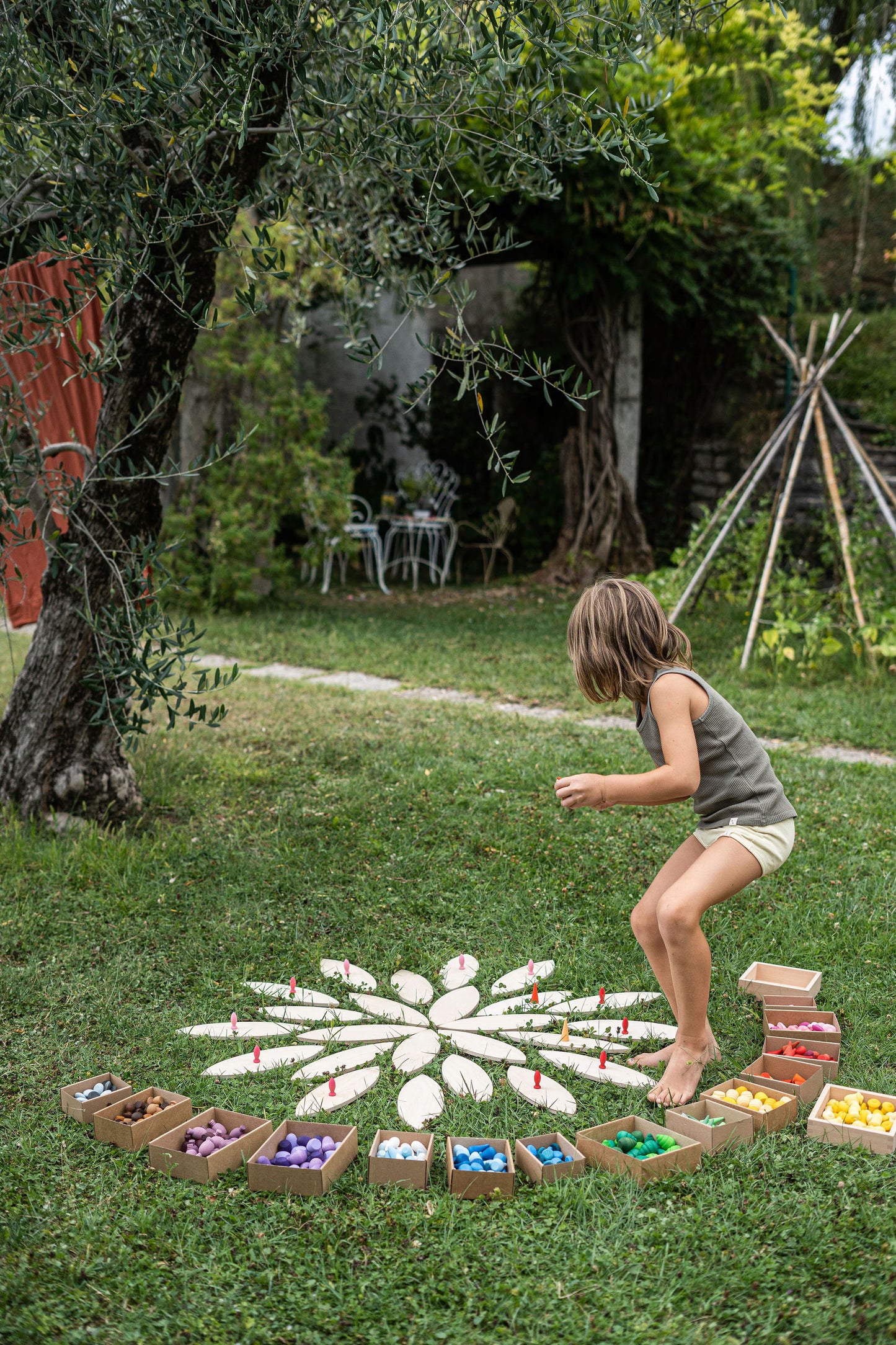 Wooden flower petals platform