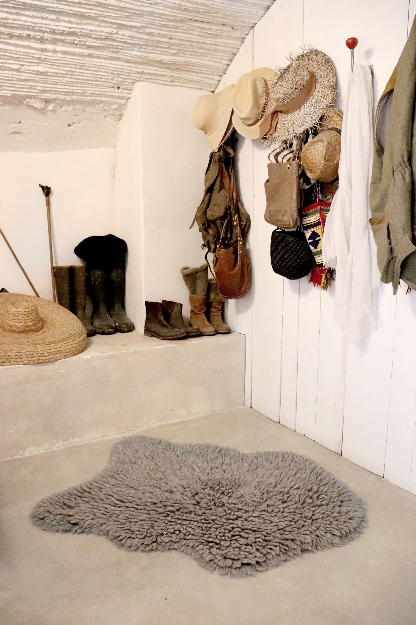 Woolly sheep rug- Grey