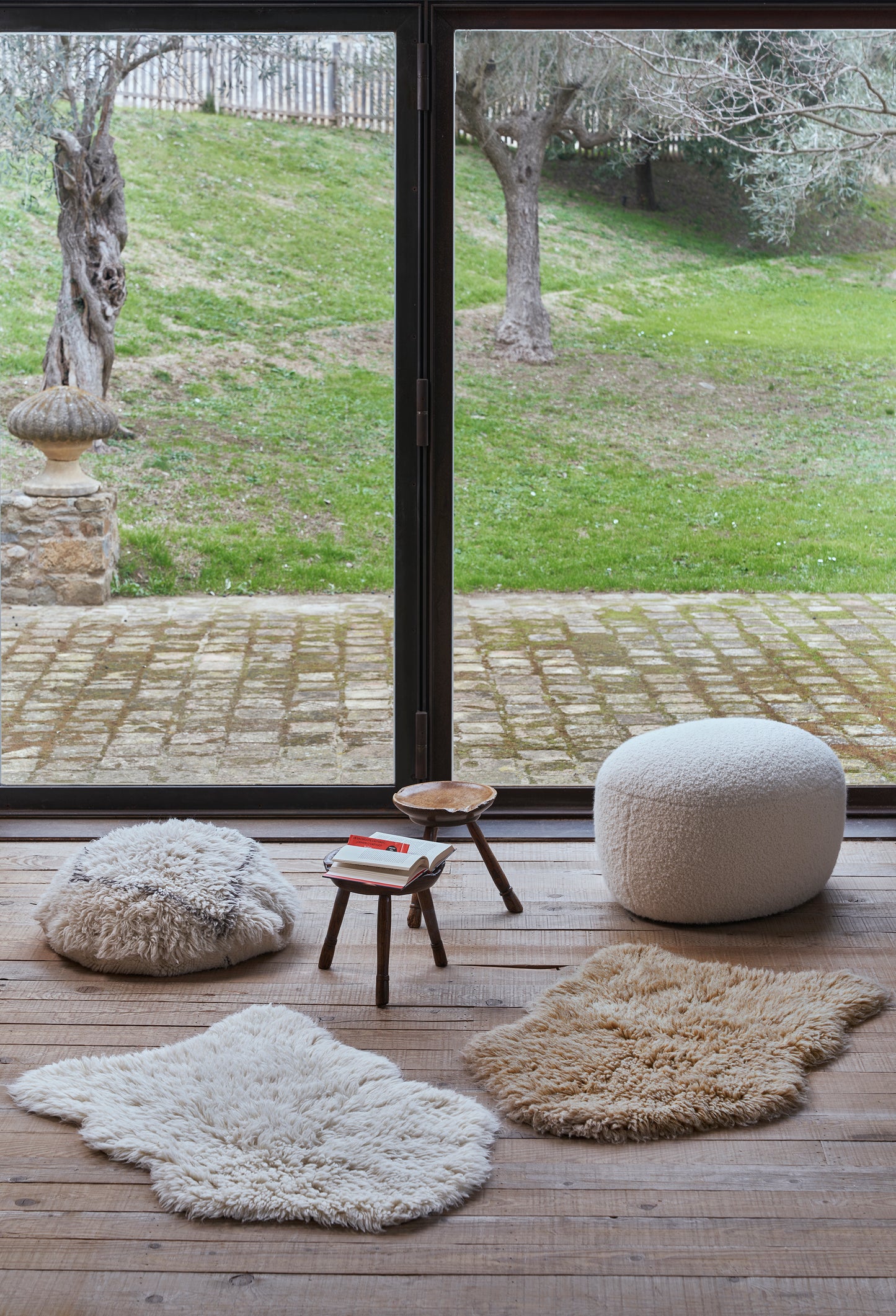 Woolly sheep rug- White