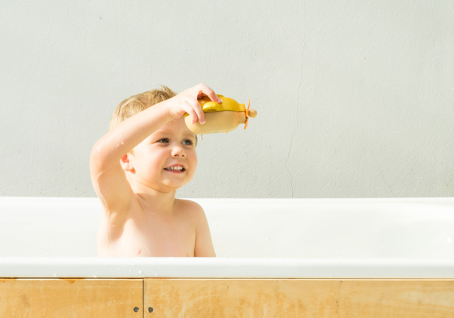 Submarine bath toy