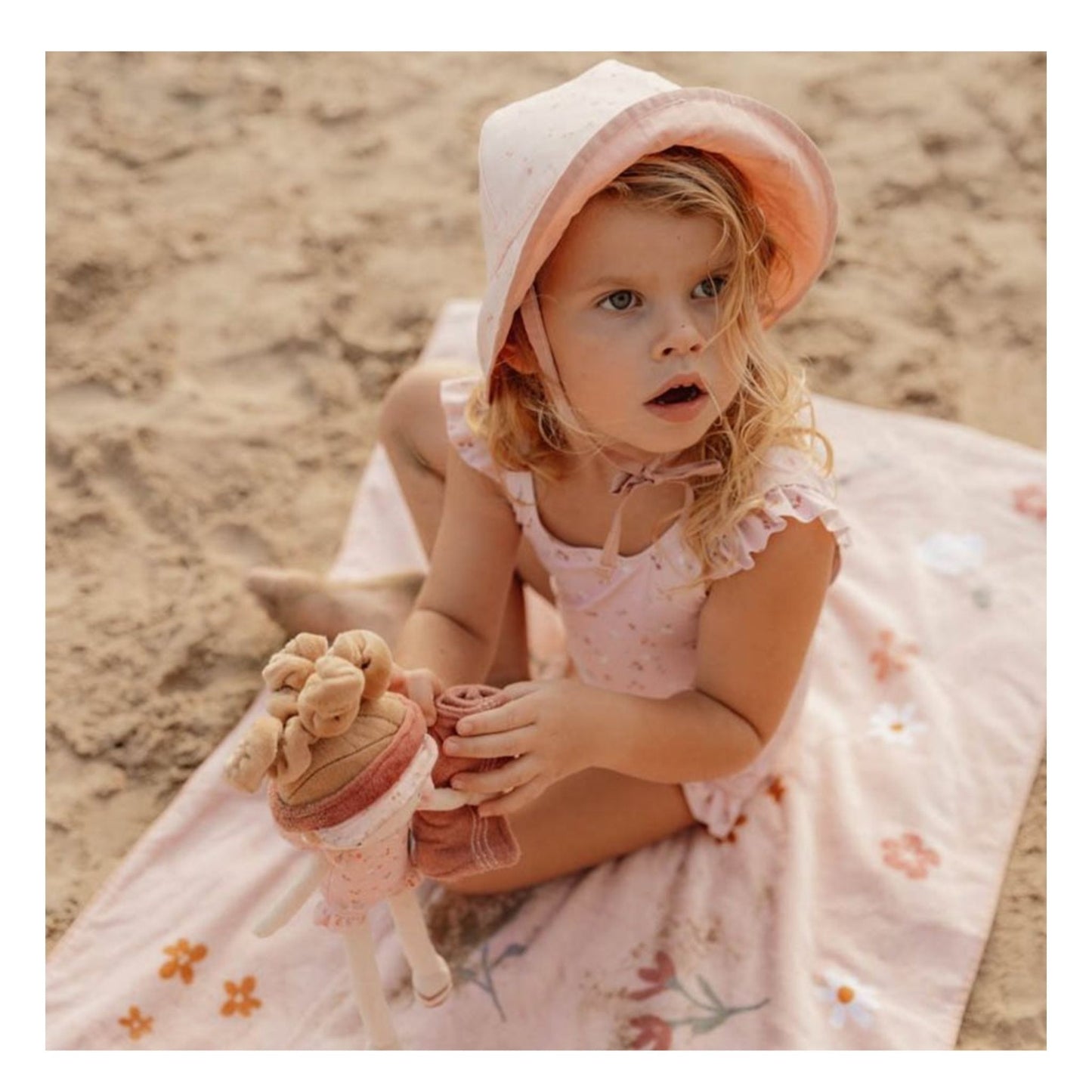 Kids beach and bath towel-Flowers & butterflies