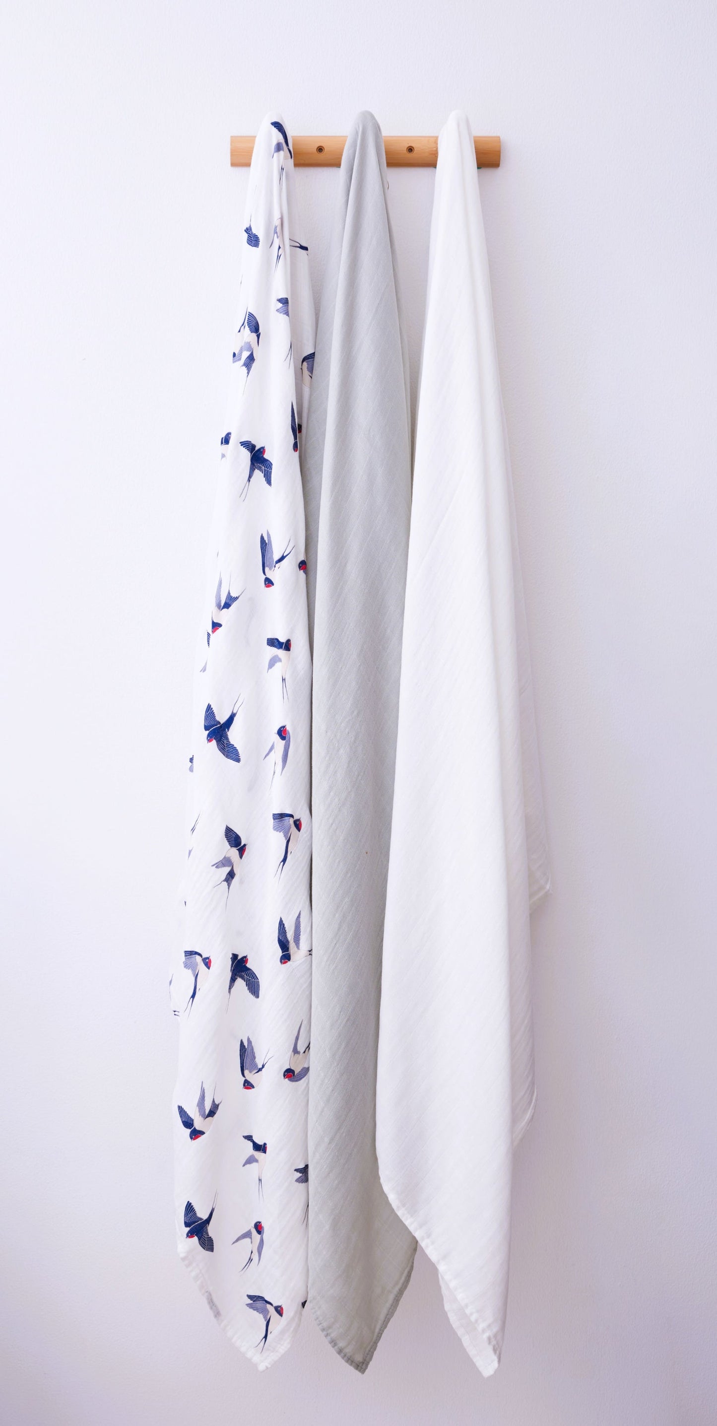 Set of 3 organic & bamboo swaddles-The Swallow