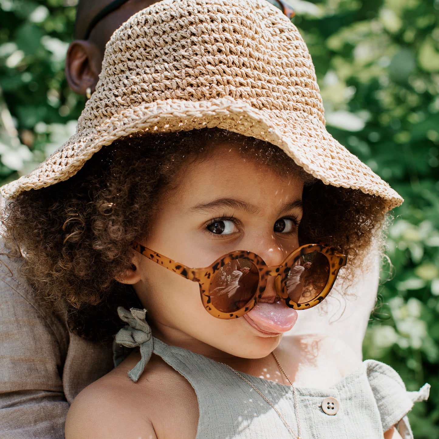 Recycled plastic round sunglasses for kids- Leo