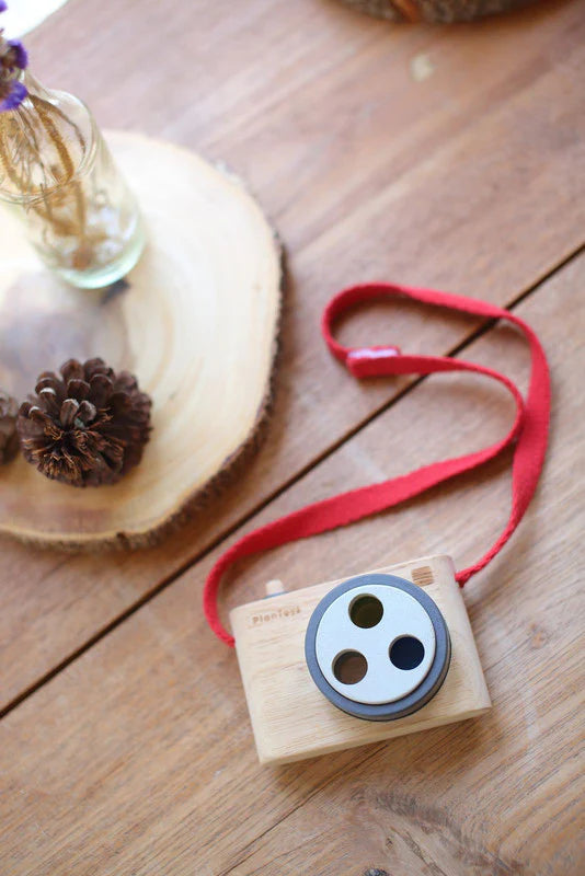 Colored snap wooden toy camera