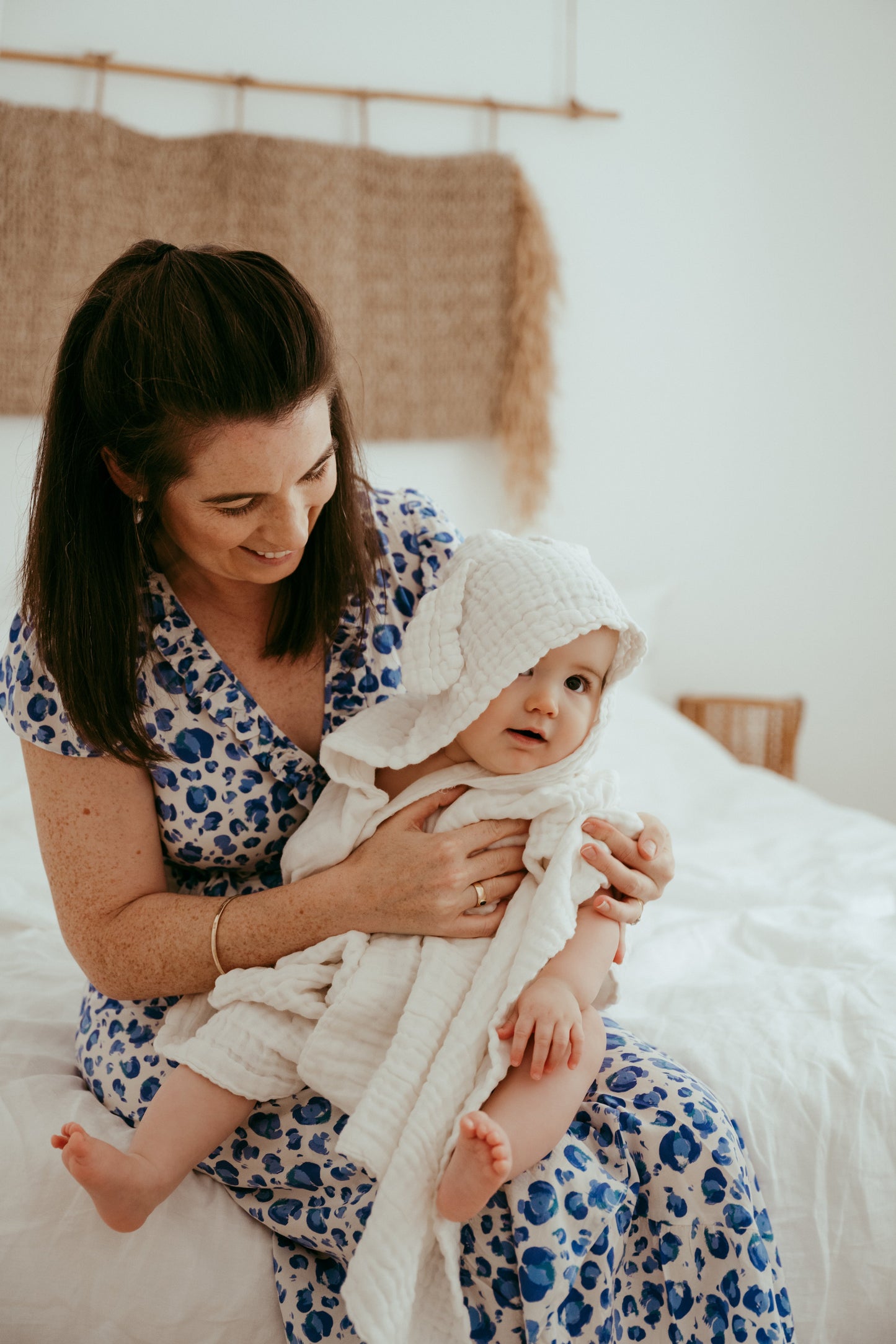 Hooded muslin bath towel - White Lotus