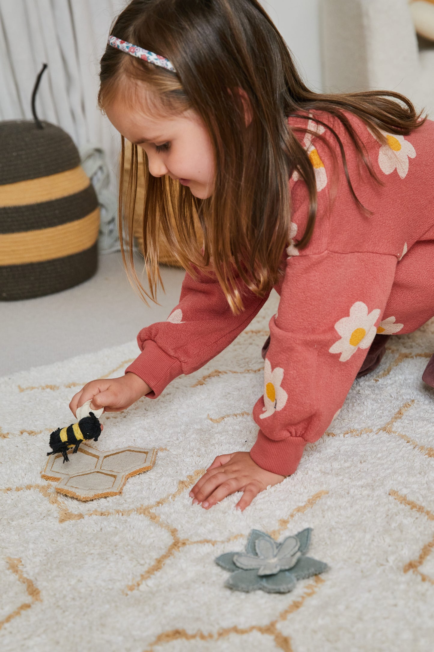 Pollination washable kids rug