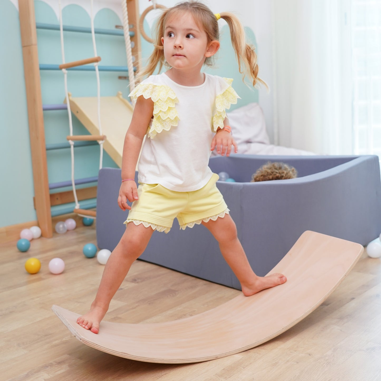 Montessori wooden balance board- Natural