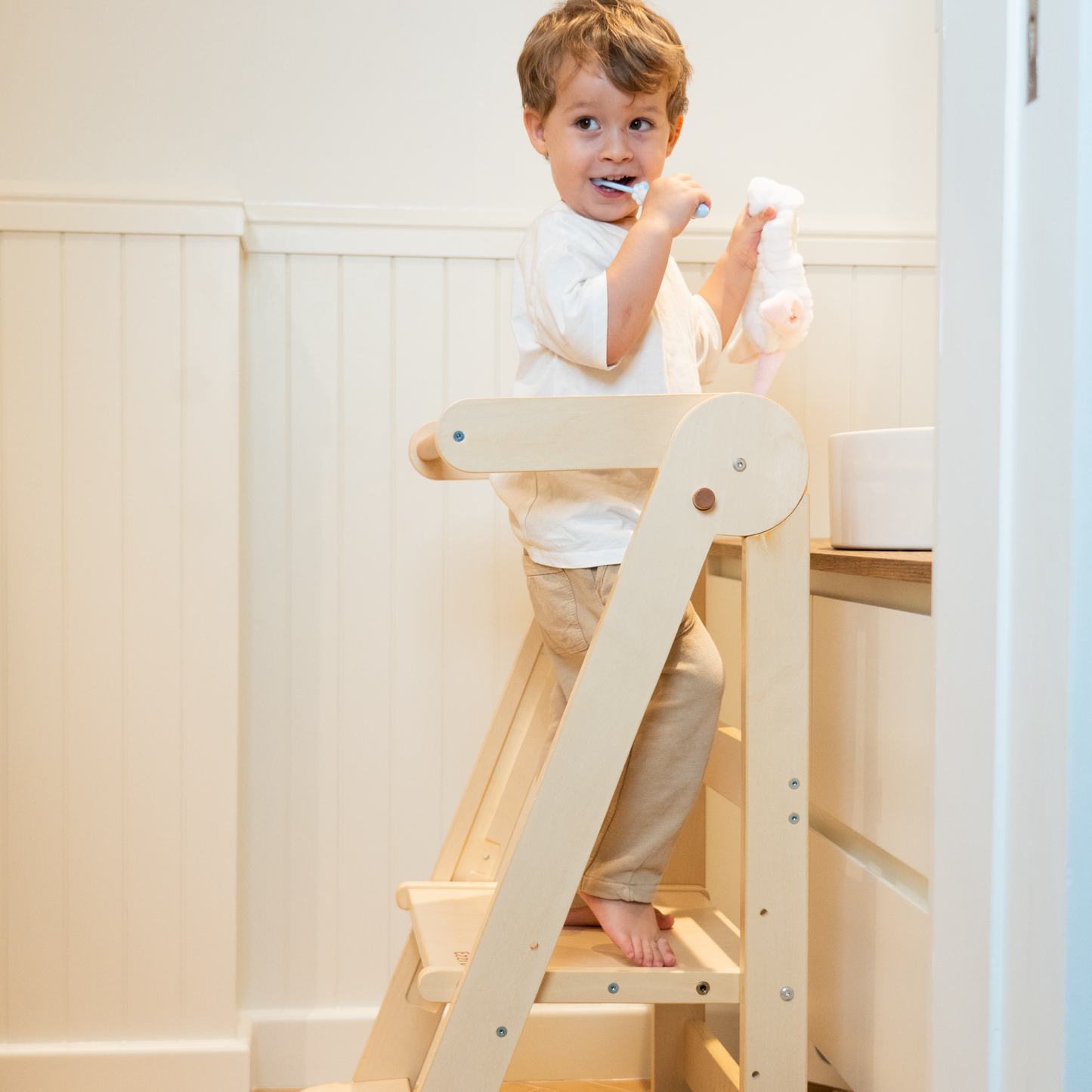 Wooden folding kitchen tower: Natural