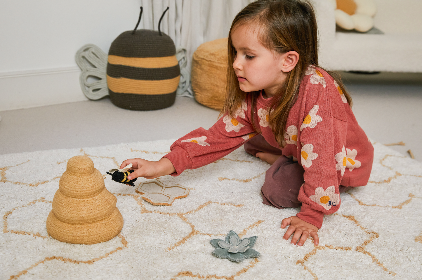 Pollination washable kids rug