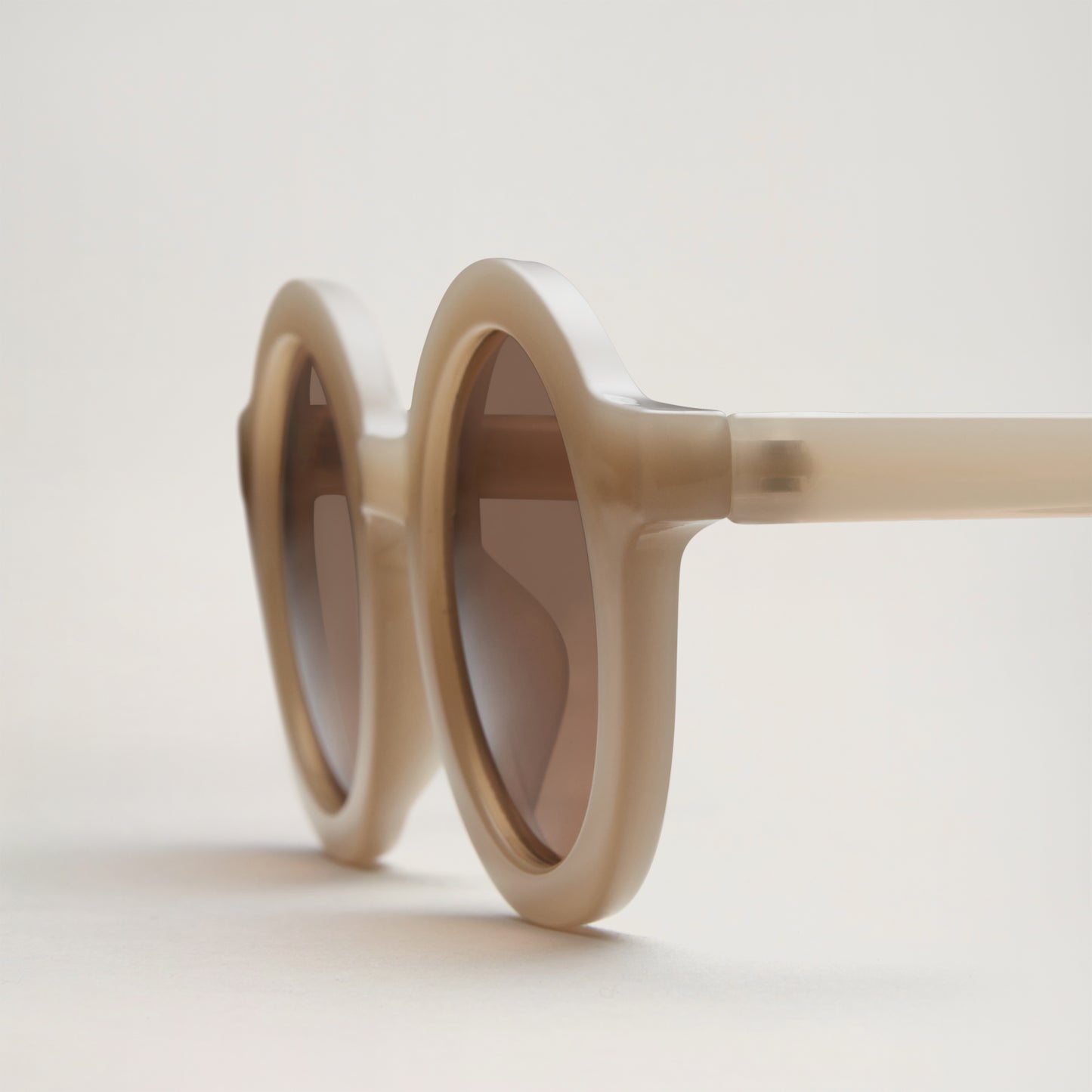 Recycled plastic round sunglasses for kids- Beige