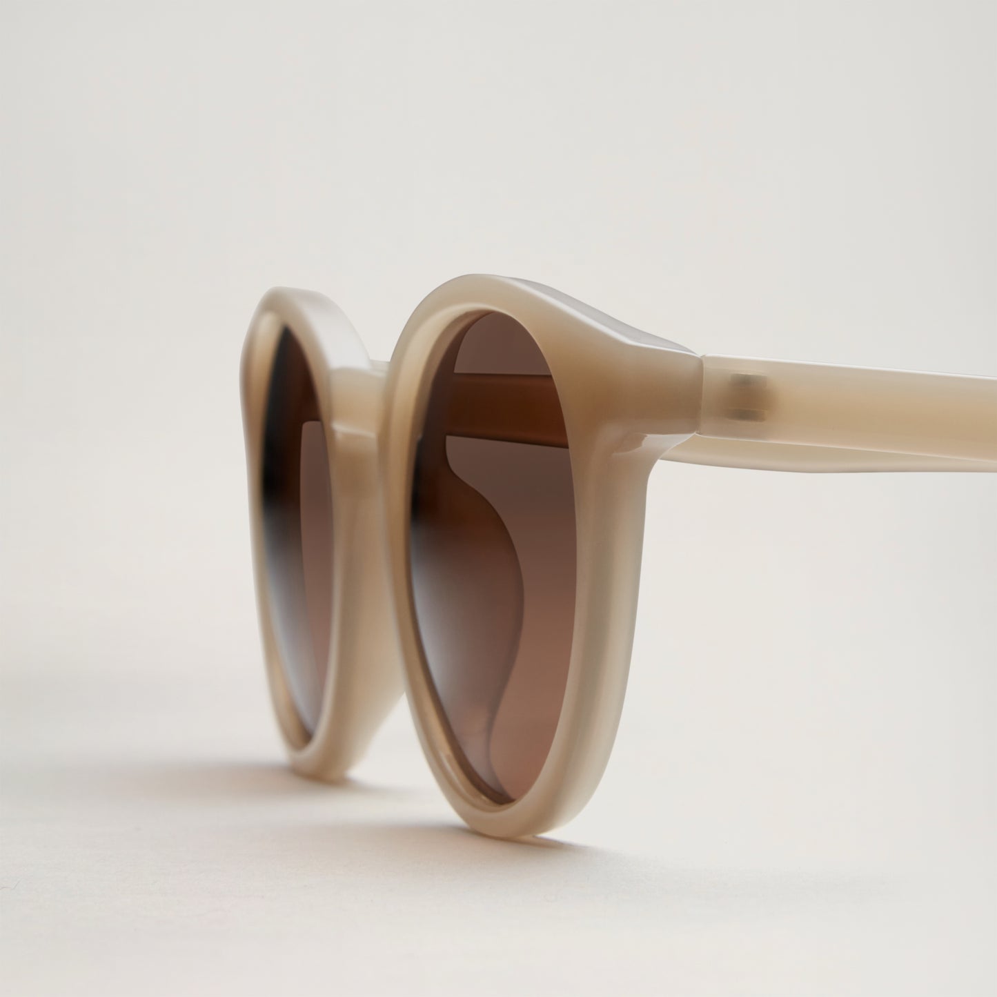 Recycled plastic retro style classic sunglasses for kids- Beige