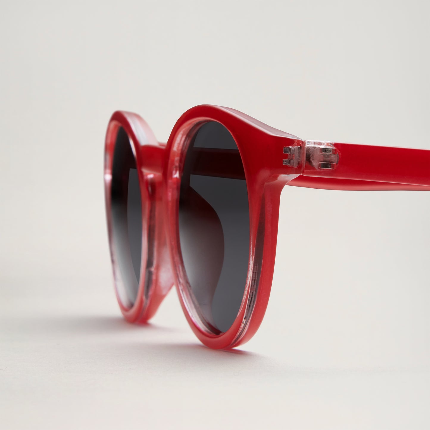 Recycled plastic retro style classic sunglasses for kids- Red