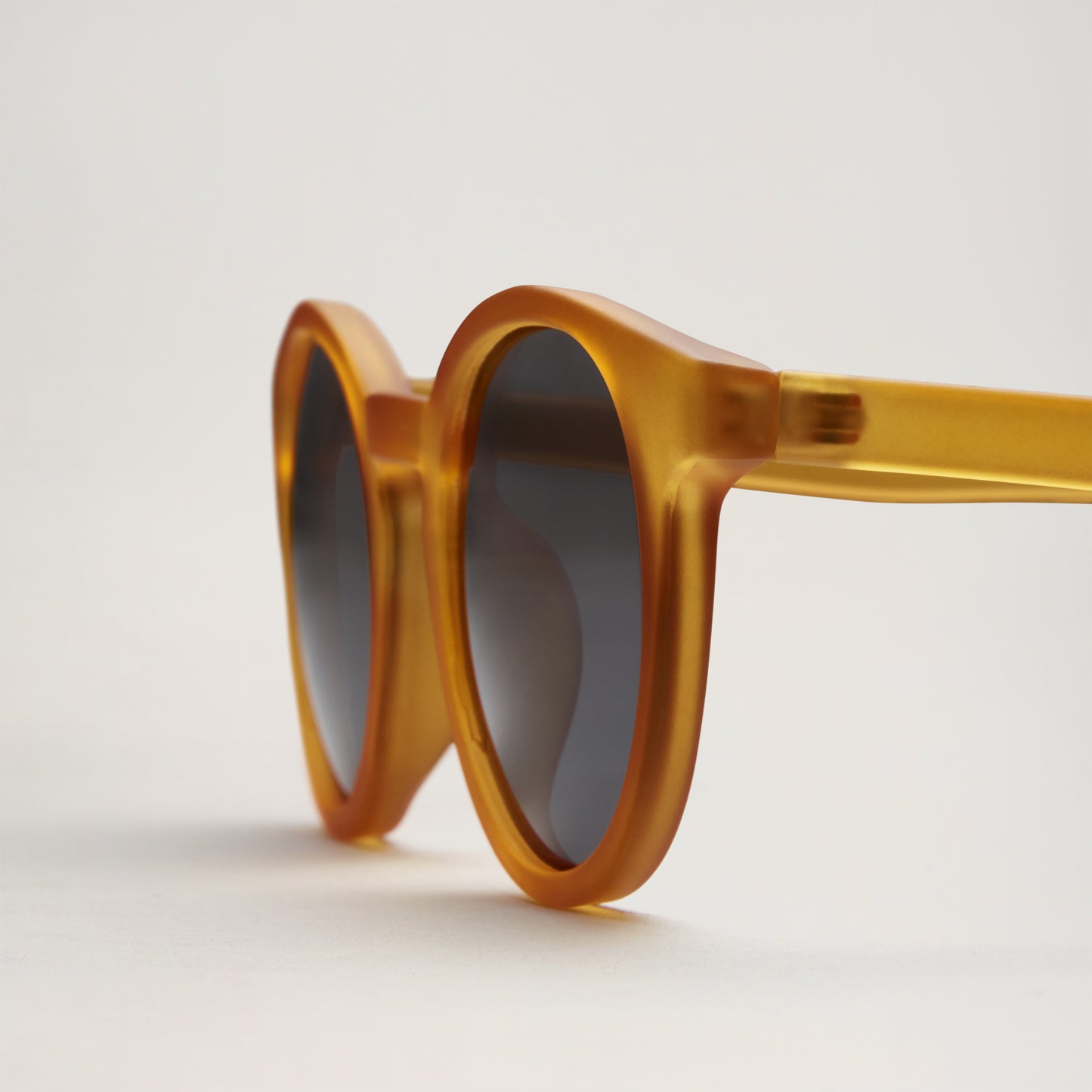 Recycled plastic retro style classic sunglasses for kids- Yellow