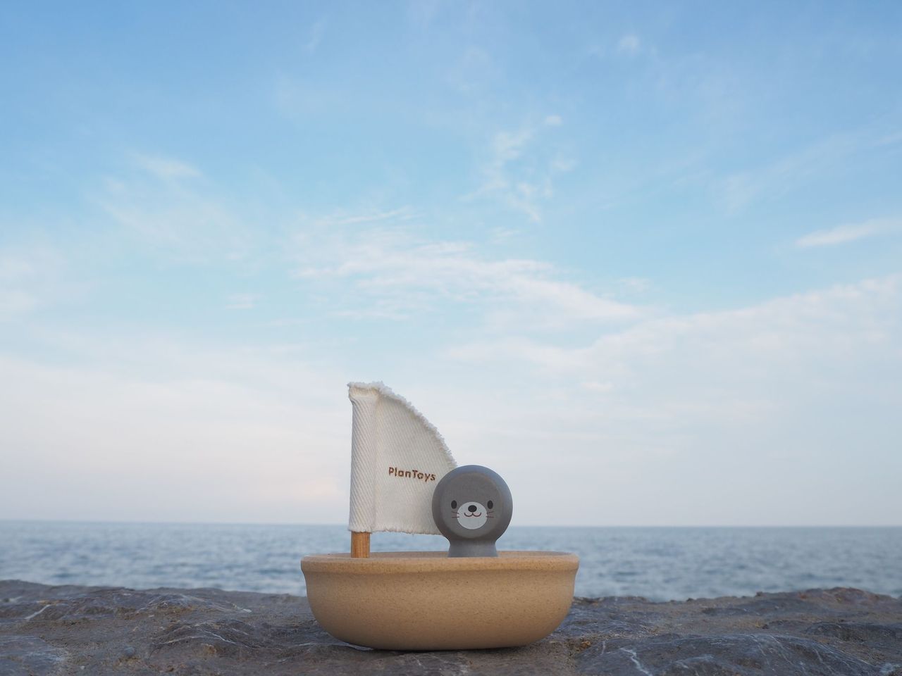 Bath toy sailing boat - Seal