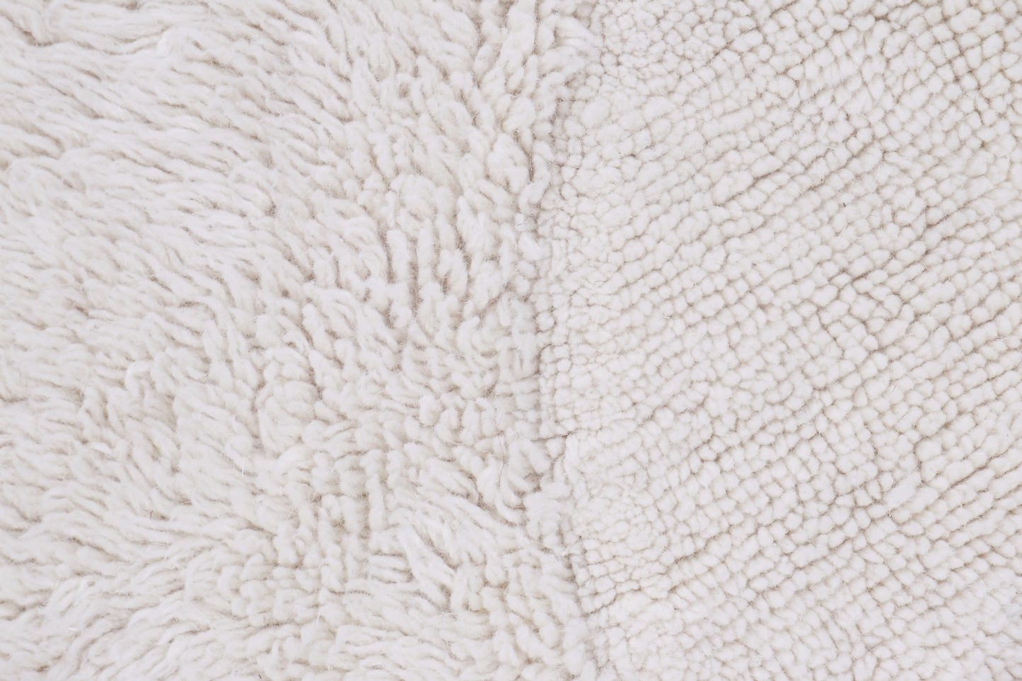 Woolable rug – arctic circle round sheep white carpet